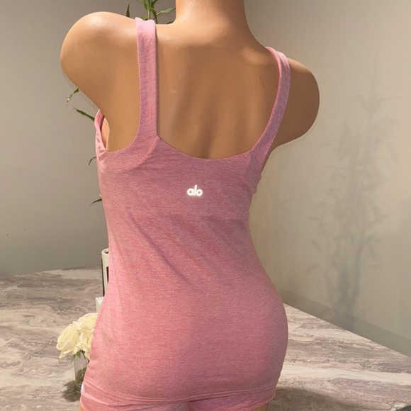 ALO Alosoft Yoga Light Heather Pink Tank Top - Picture 4 of 9
